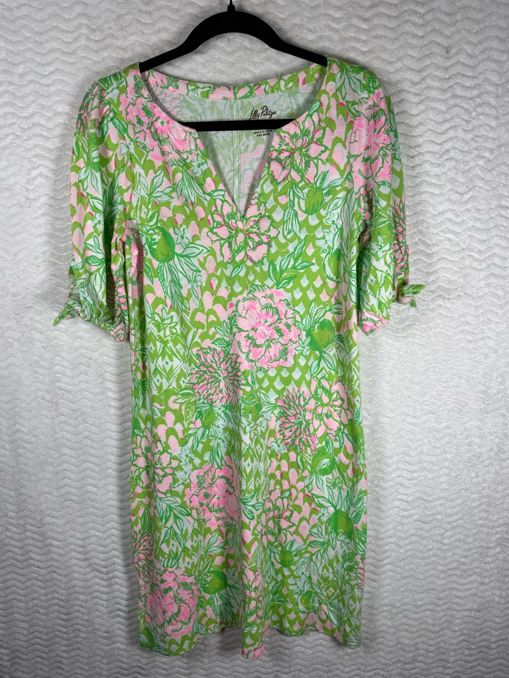 Lilly Pulitzer Easley T-Shirt Dress. Pink & Green Floral v-neck. Stunning 🤩